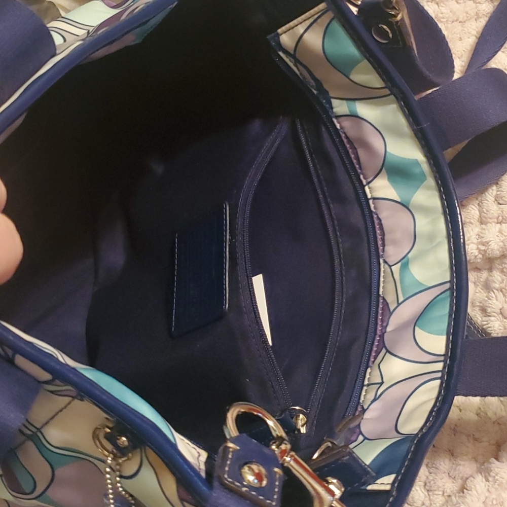 COPY - Beautiful bag w/ matching coin bag BAG NOT INCLUDED - Picture 5 of 16